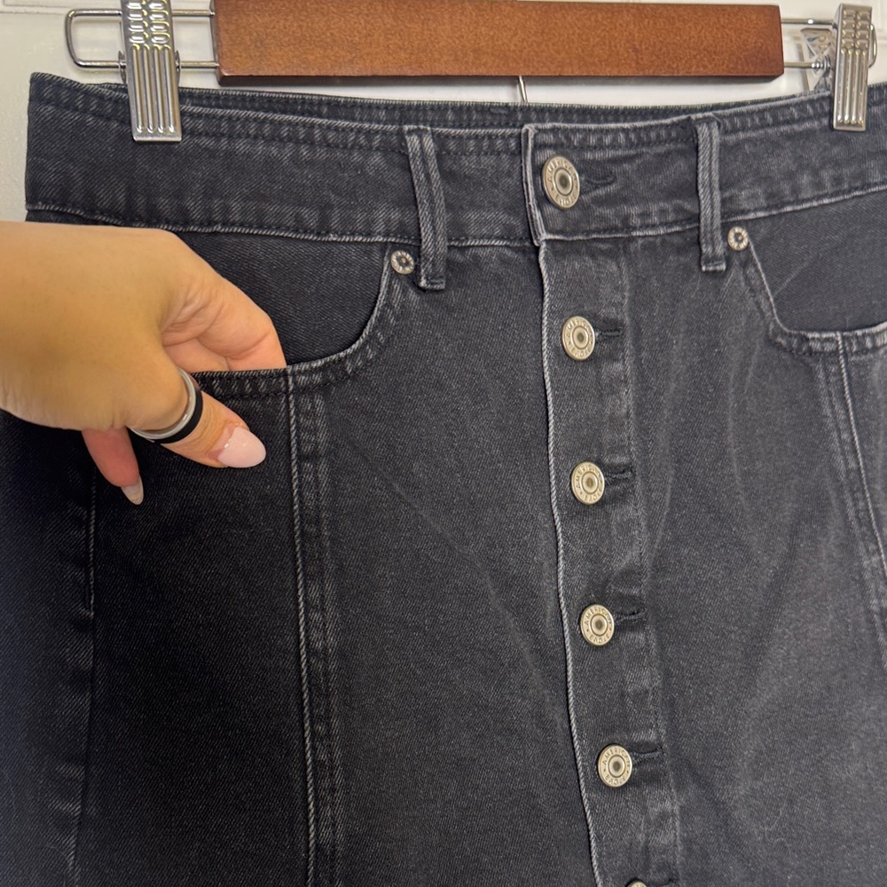 American Eagle Black Wash Denim Button Front Mini Skirt Y2K High Rise Size 4 - Picture 4 of 9
